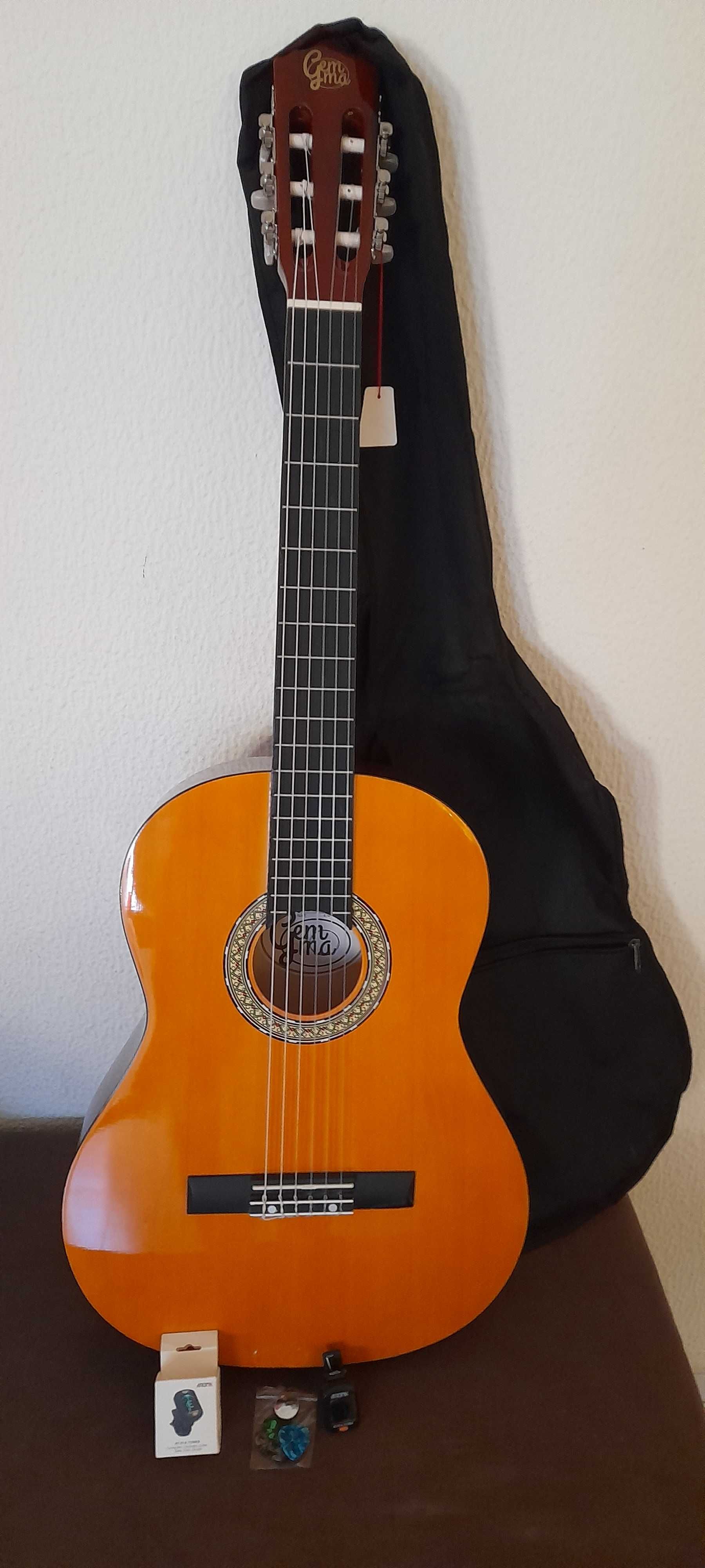 Guitarra GEMMA como novo