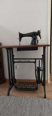 Maquina de costura antiga Alfa