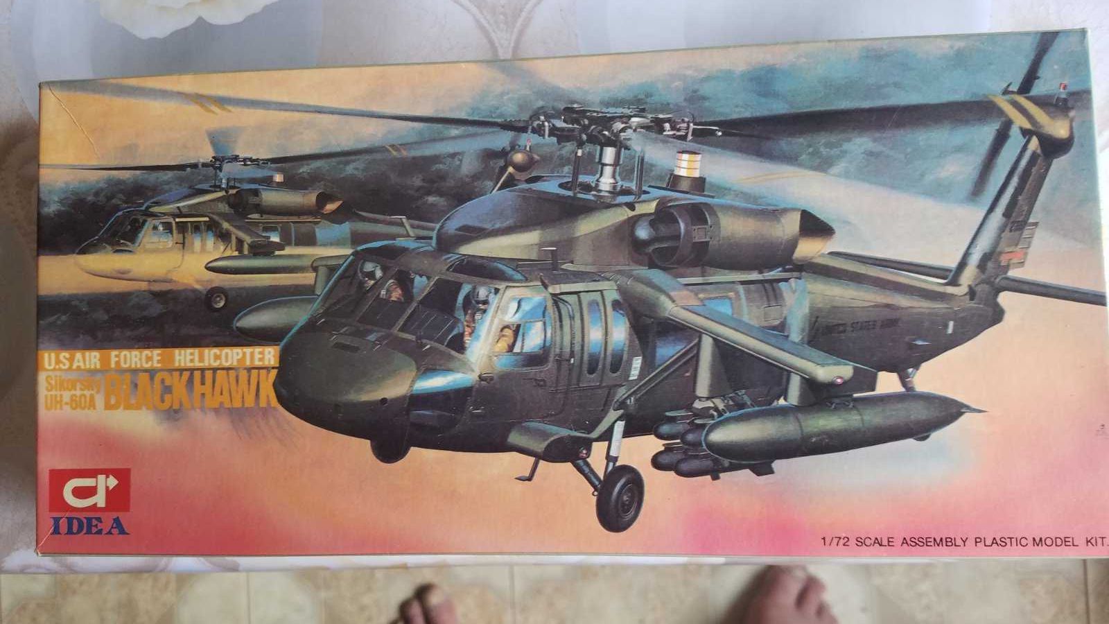 модель для сборки  вертолет UH-60 Black Hawk  1\72