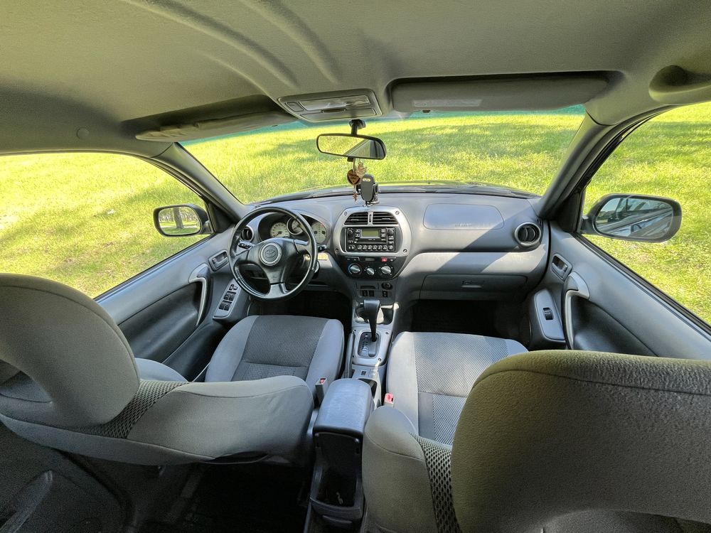 Продаж авто Toyota RAV4