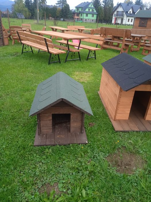 Drewniana buda dla psa