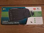 Klawiatura bezprzewodowa Logitech w zestawie z myszką.
