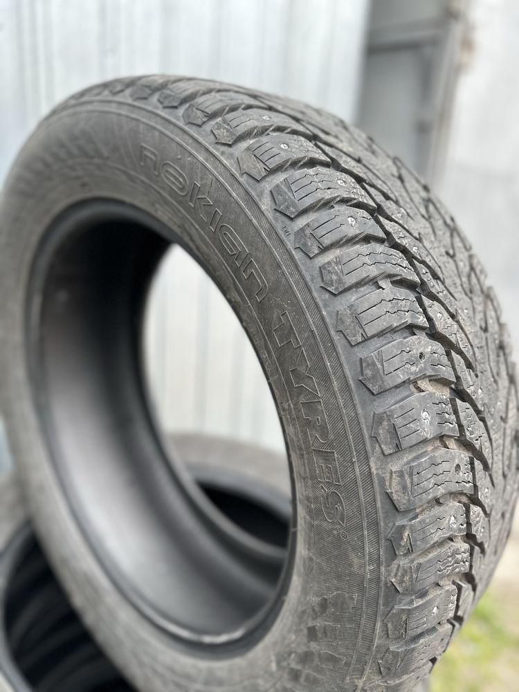 255/55/19 Nokian TYRES шипована, зимова.