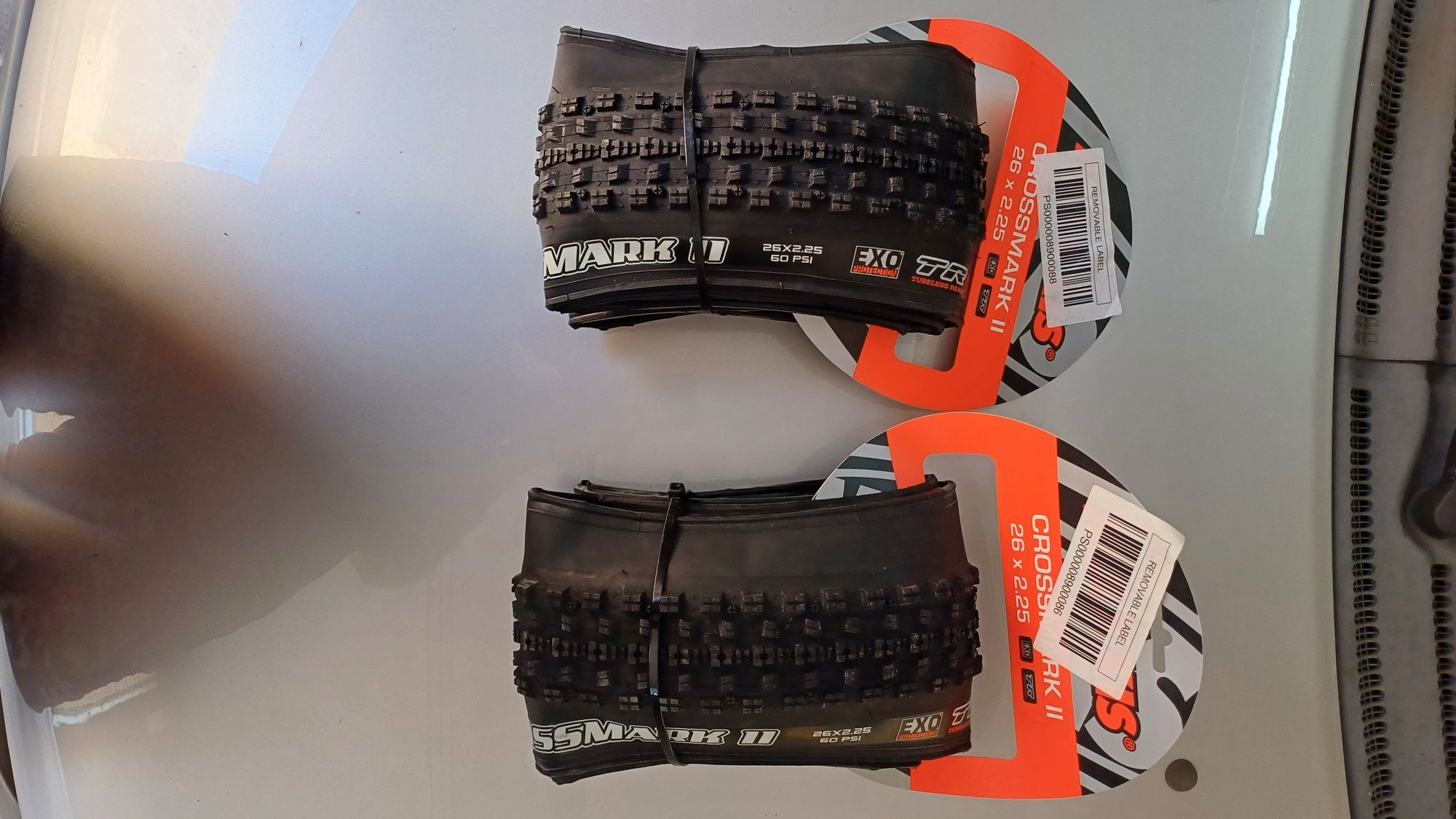 Vendo pneus Maxxis