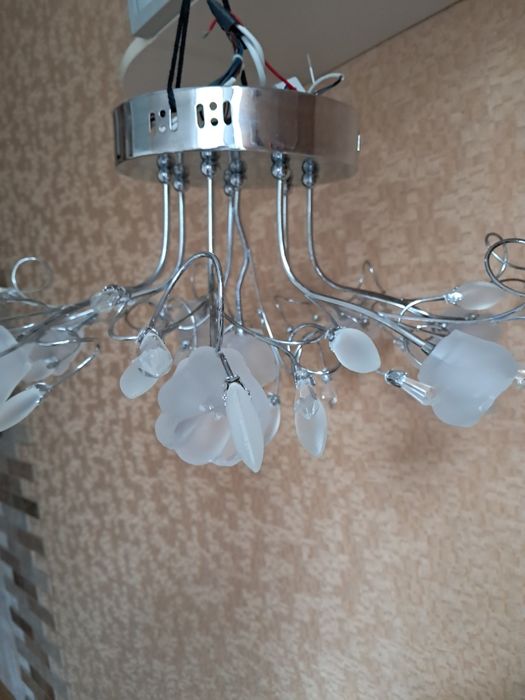 Люстра на 8 галогенок