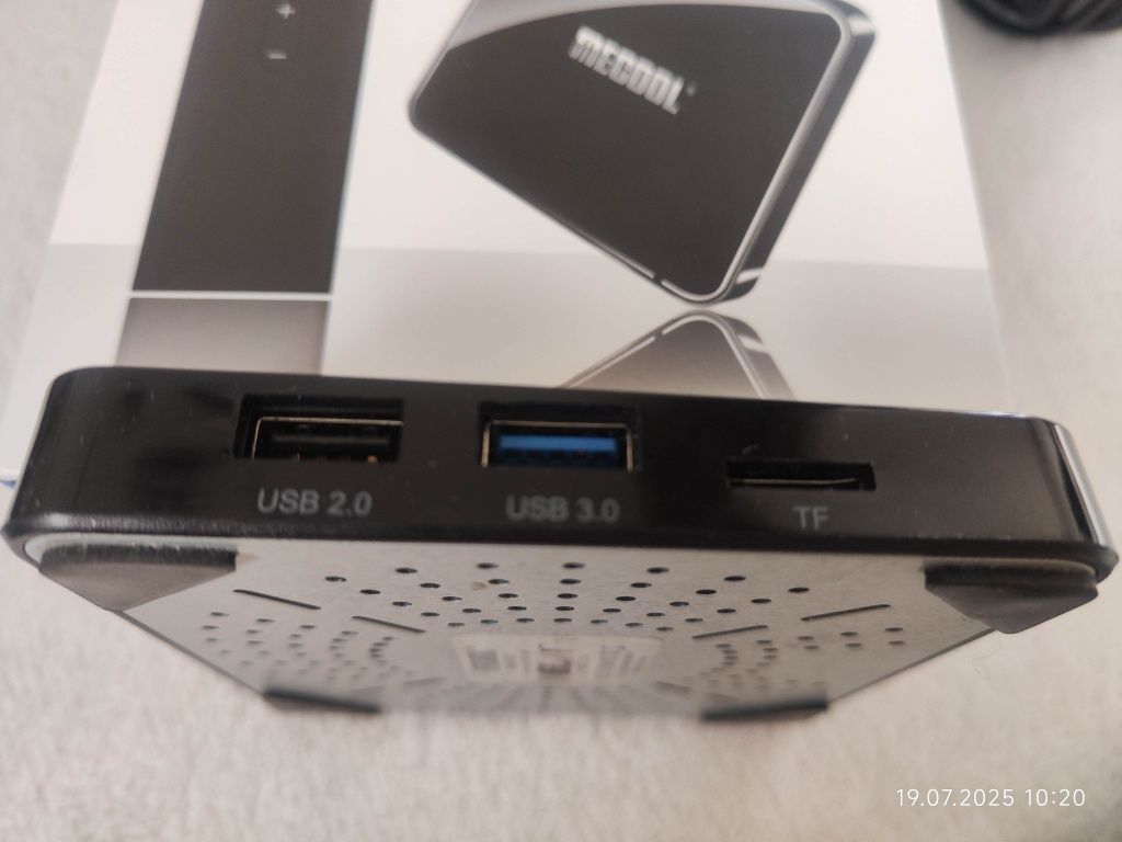 TV Box Smart TV Android Mecool KM3 64/4 GB pamięci.