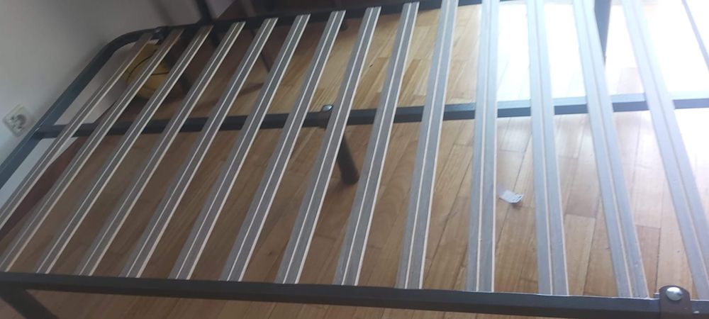 2 colchões e 2 estrados