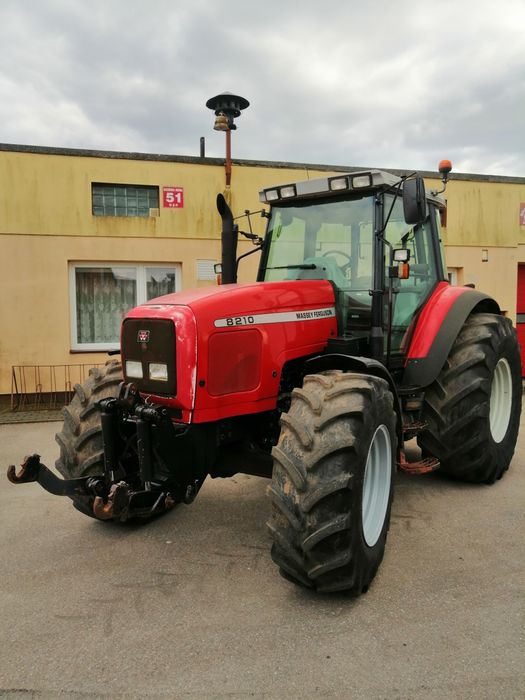 Massey Ferguson 8210