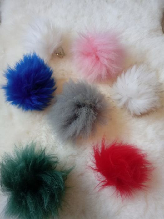 Breloczki Do Kluczy Pompony Ozdoba Skóra Owcza Skóry Owcze