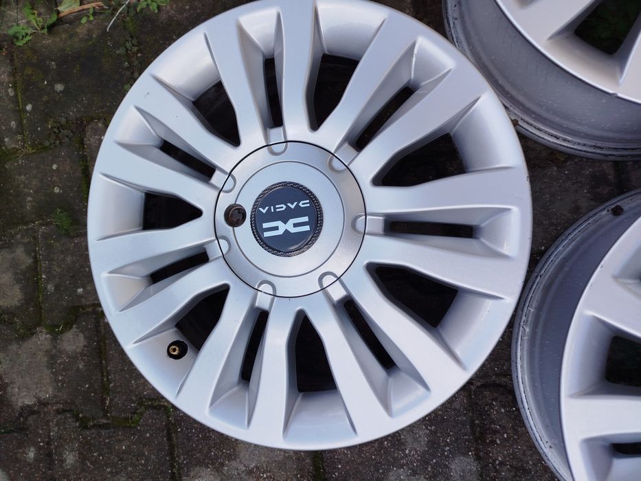 Felgi aluminiowe 4x100 Dacia 15 Sandero Logan Dokker Lodgy Stepway alu