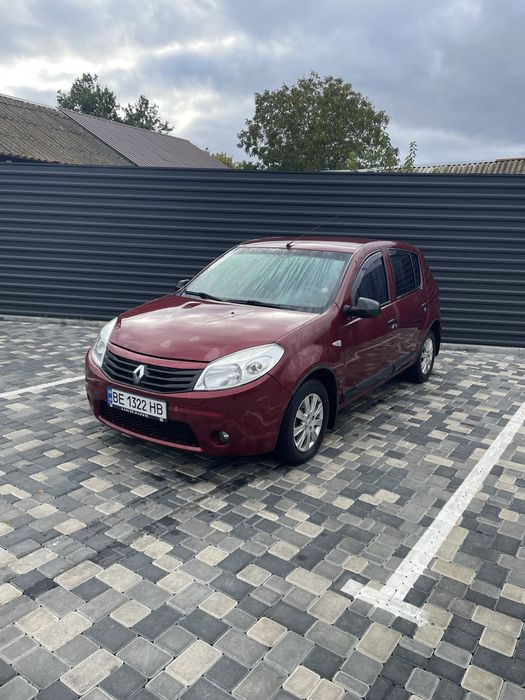 Renault sandero 1.6 автомат