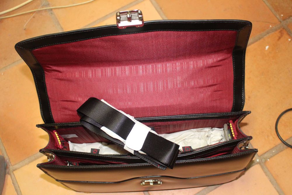 Pasta de executivo Samsonite por estrear