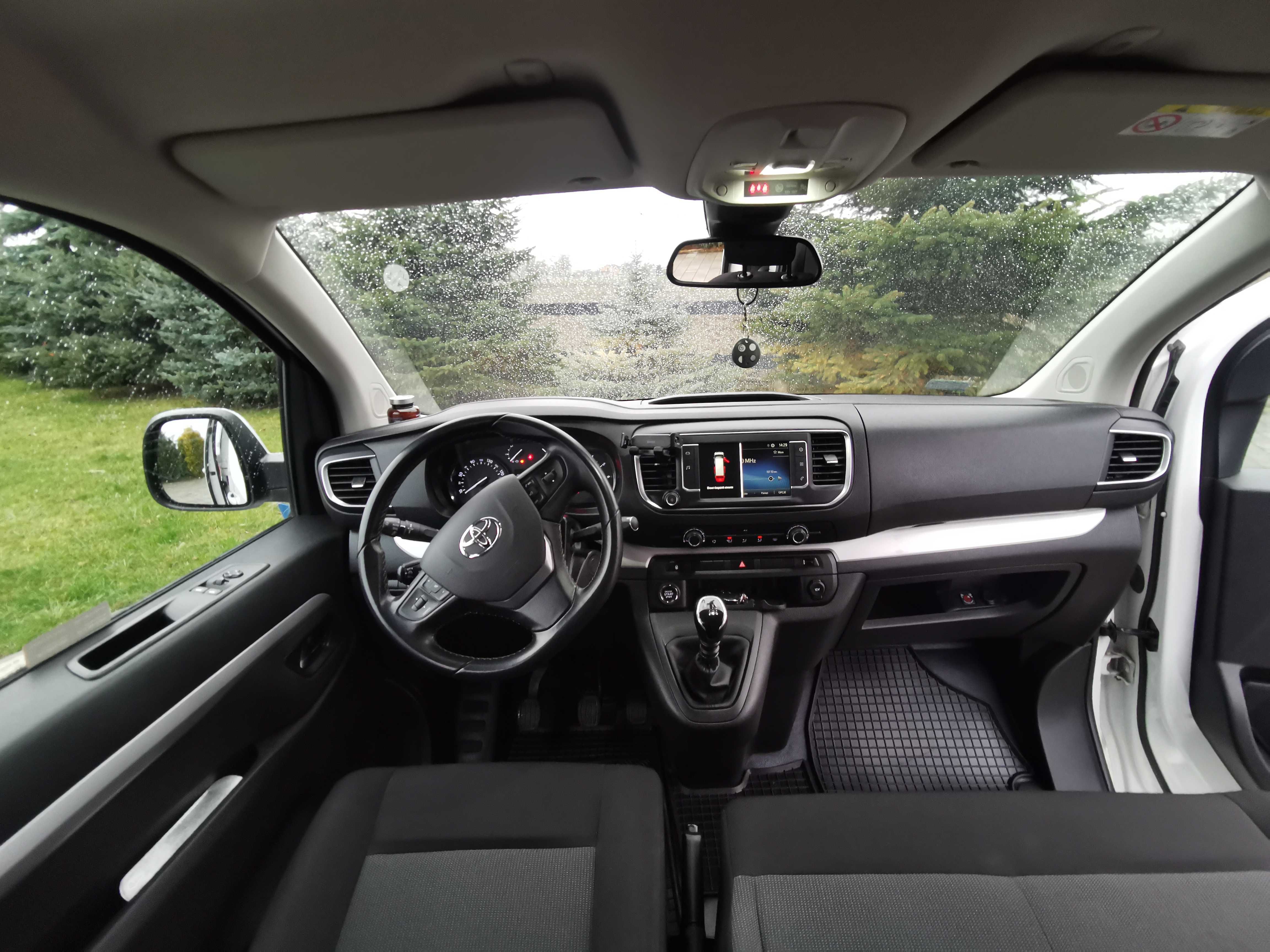 Wynajem busa Toyota PROACE VERSO Extra Long, bagażnik rowerowy, hak