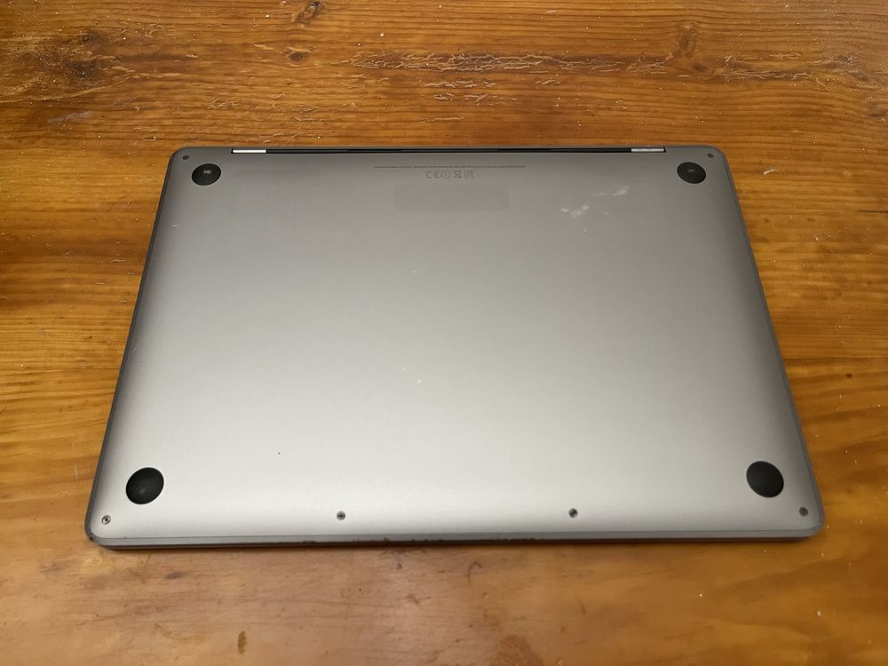 MacBook Pro 13” (2017) – 2x Thunderbolt 3 ports