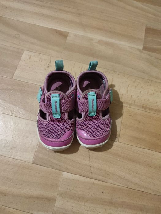 Продам босоножки тапочки Reebok для девочки р 20