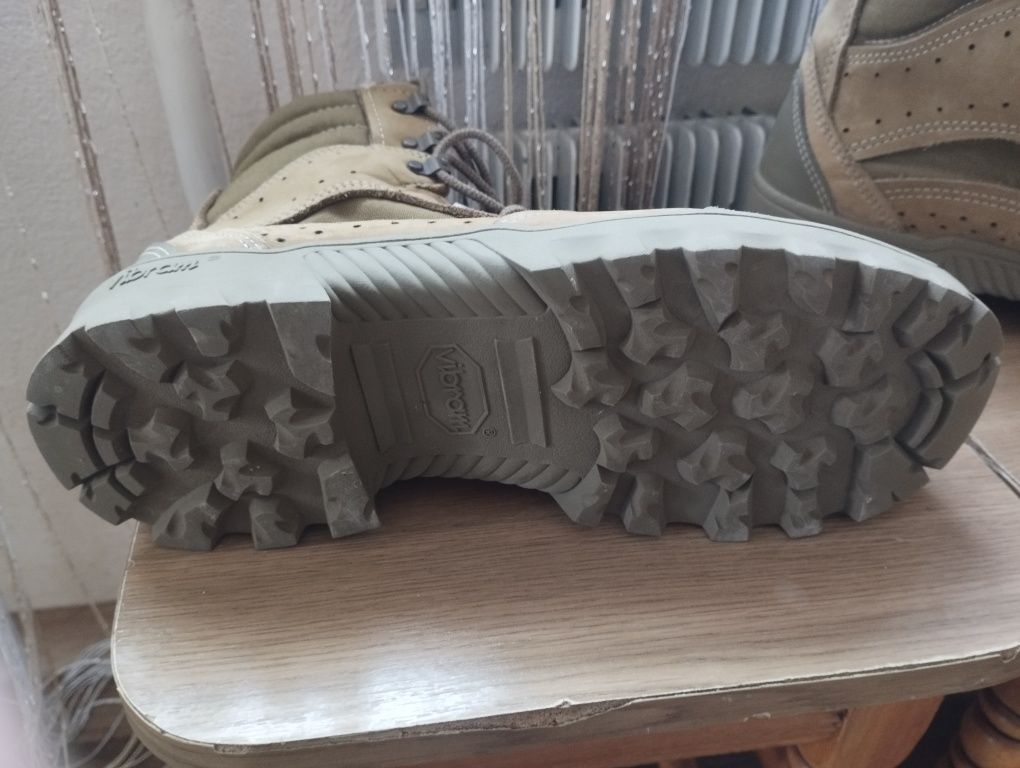 НОВІ Війскові берци США Gore-tex Bates Mountain Combat Boots 9.5(42.5)