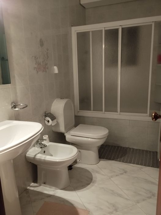 Alugo quarto em fracção de vivenda apenas com 2 quartos e com total pr