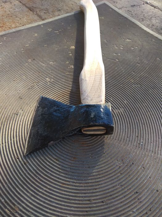 Сокира радянської епохи.