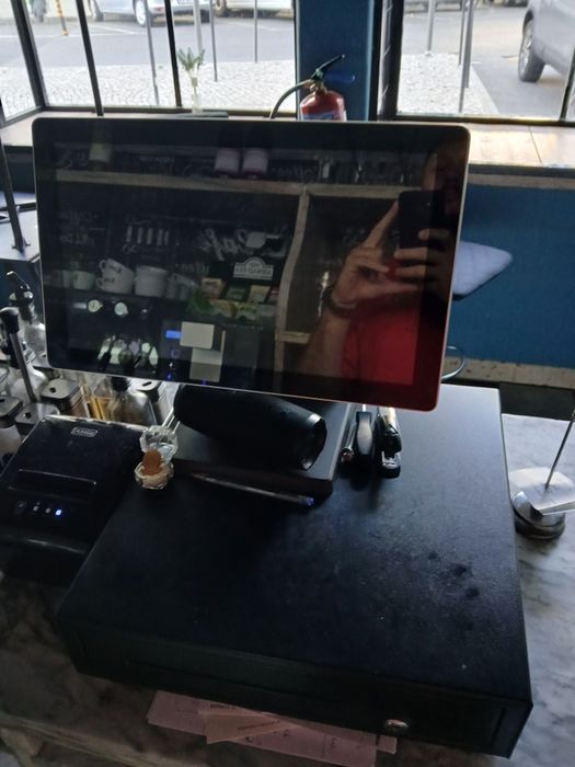 Monitor tátil, caixa de dinheiro e impressora!