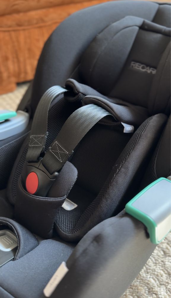 Продам нове крісло Recaro Avan +0 (+ подарунок дитячий одяг)