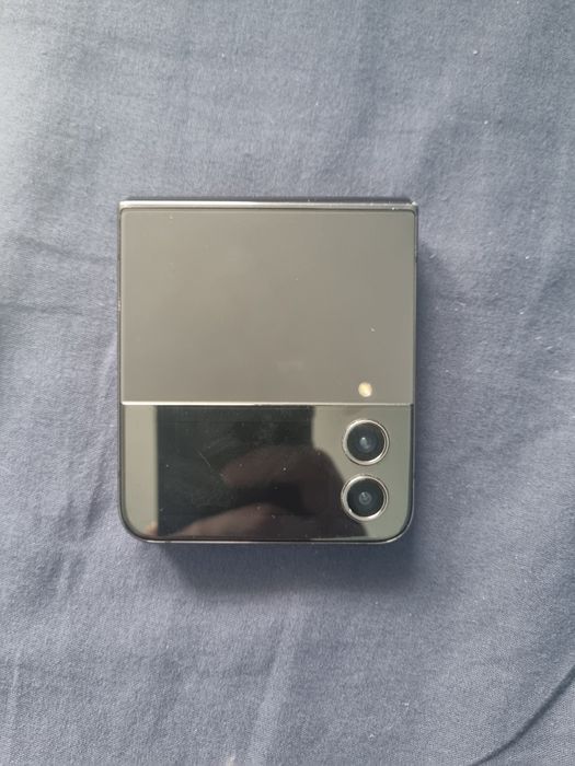 Samsung galaxy z flip4(возможен торг)
