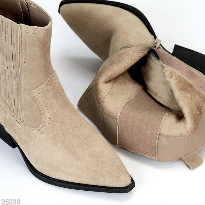 Стильні бежеві козаки, натуральний замш