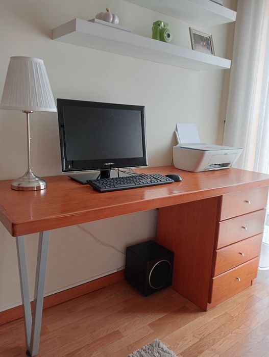 Secretária em madeira como nova