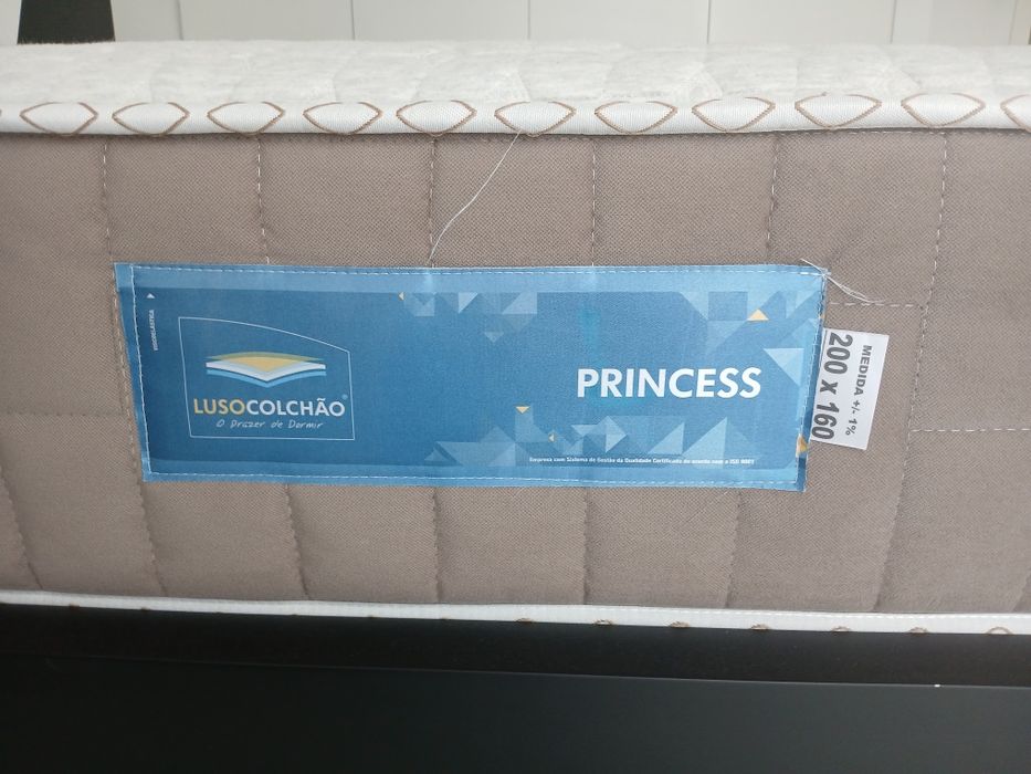 Vendo cama casalcom 2 mesinhas cabeceira