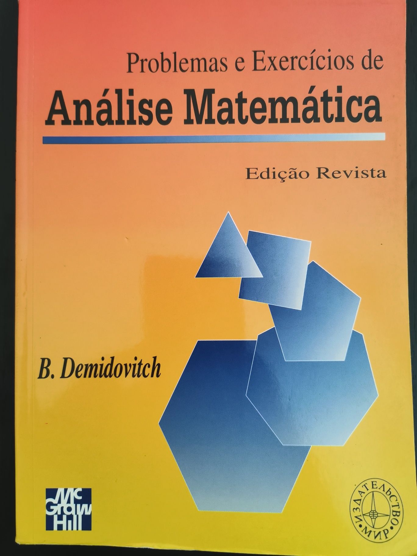 Livros de matemática, álgebra e arquitectura de computadores