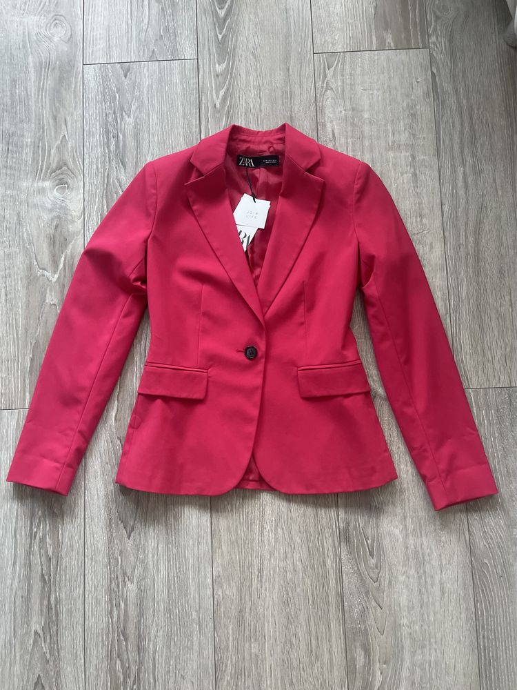 Różowa marynarka, Zara