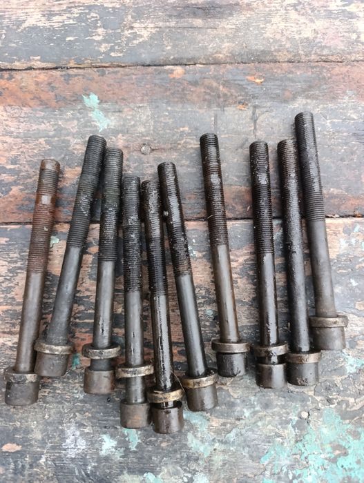 Болты комплект Ваз головку двигателя 21083