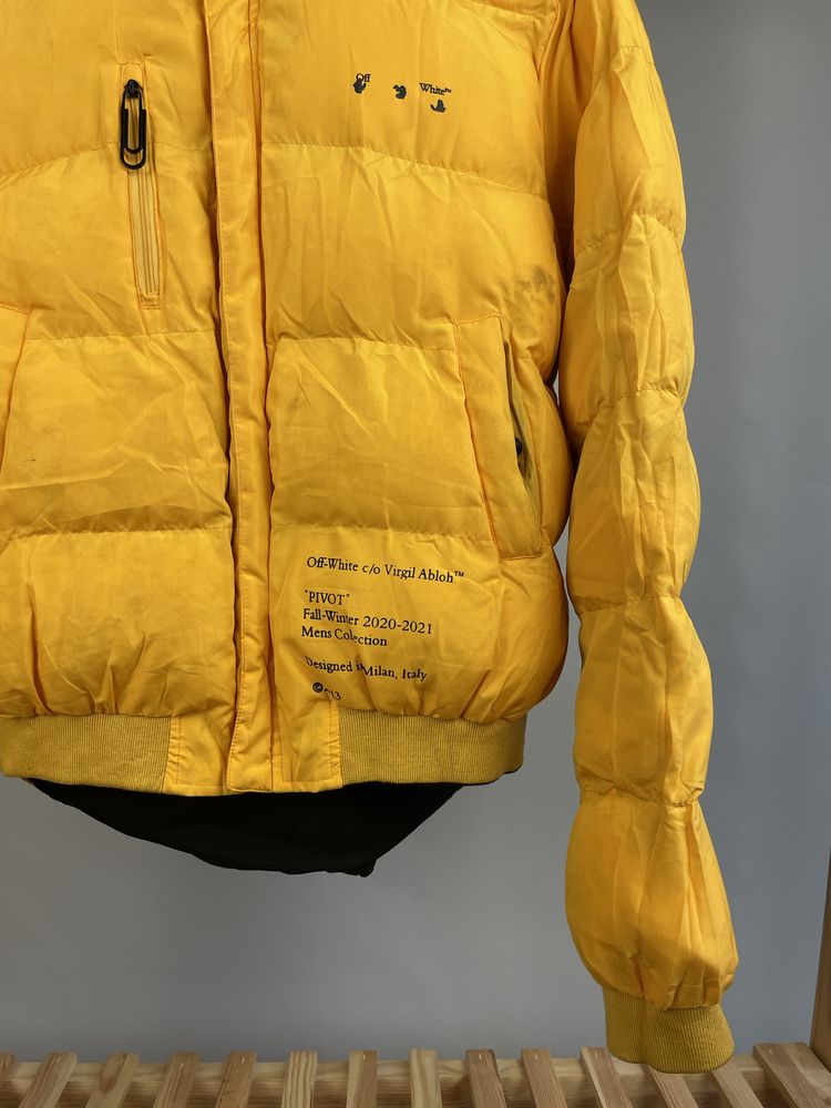 Бомбер куртка off white pivot