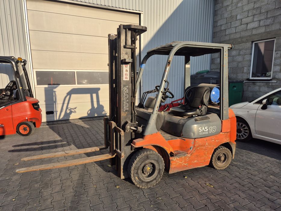 Wózek widłowy TOYOTA 7FGF18, triplex, GAZ, terenowy