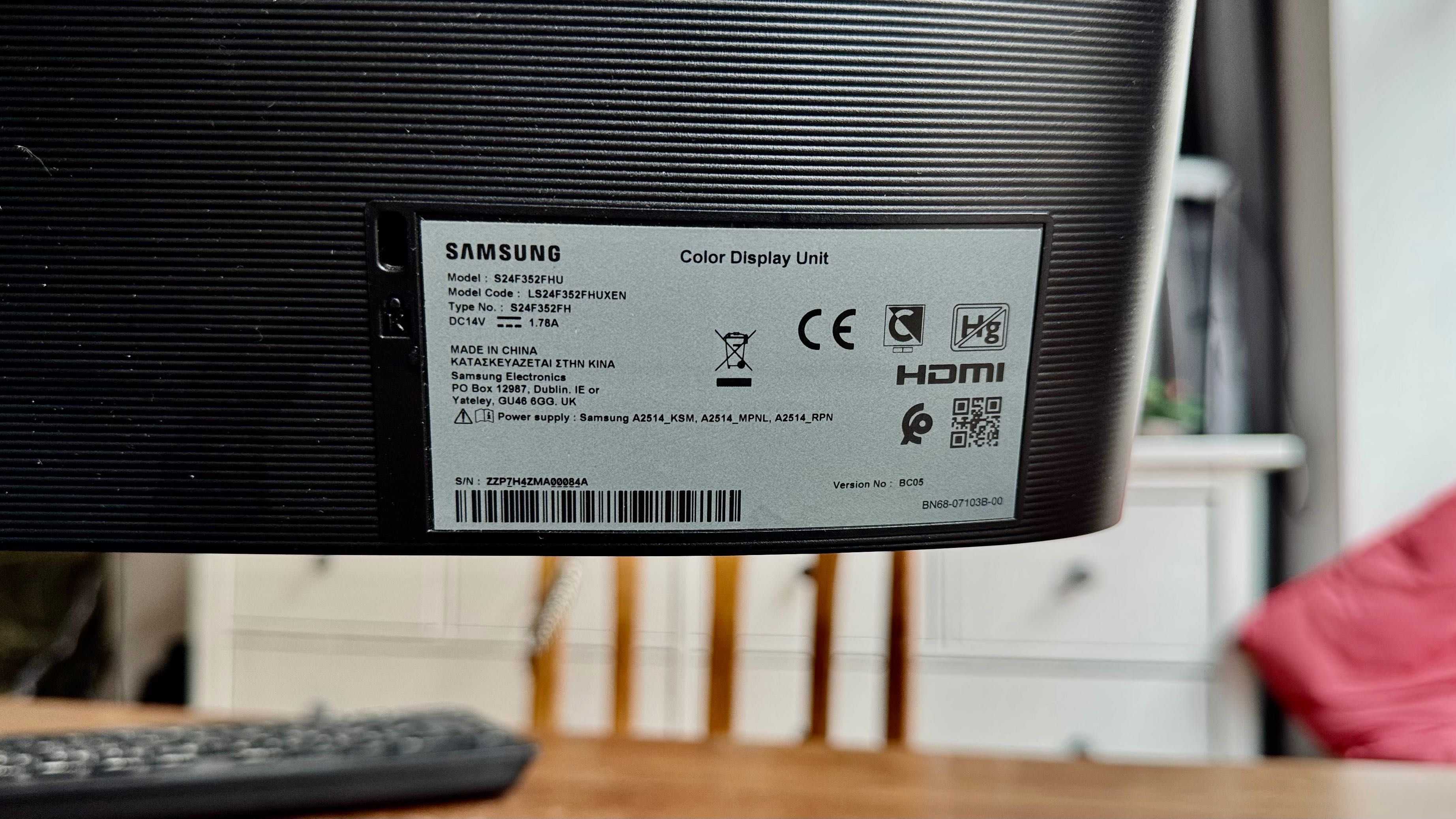 zestaw komputerowy z monitorem