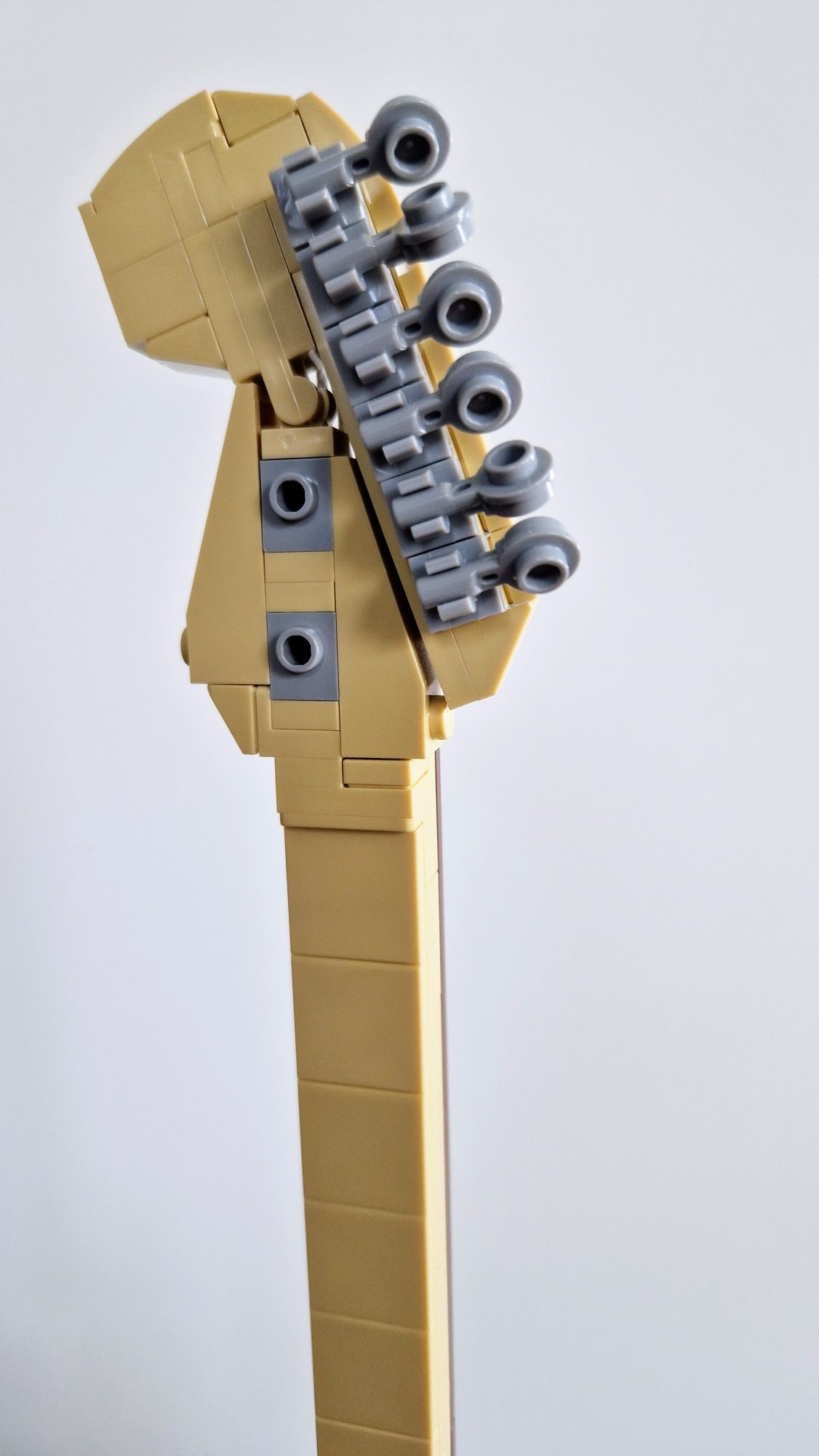 LEGO Ideas 21329 Fender Stratocaster