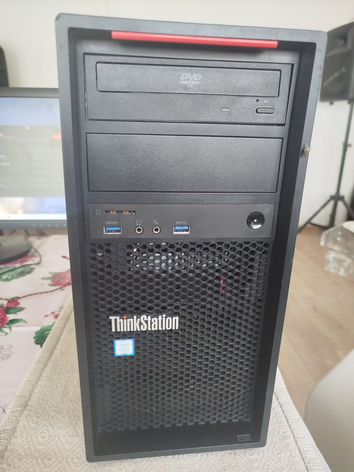 Lenovo ThinkStation i7 7700k

- P