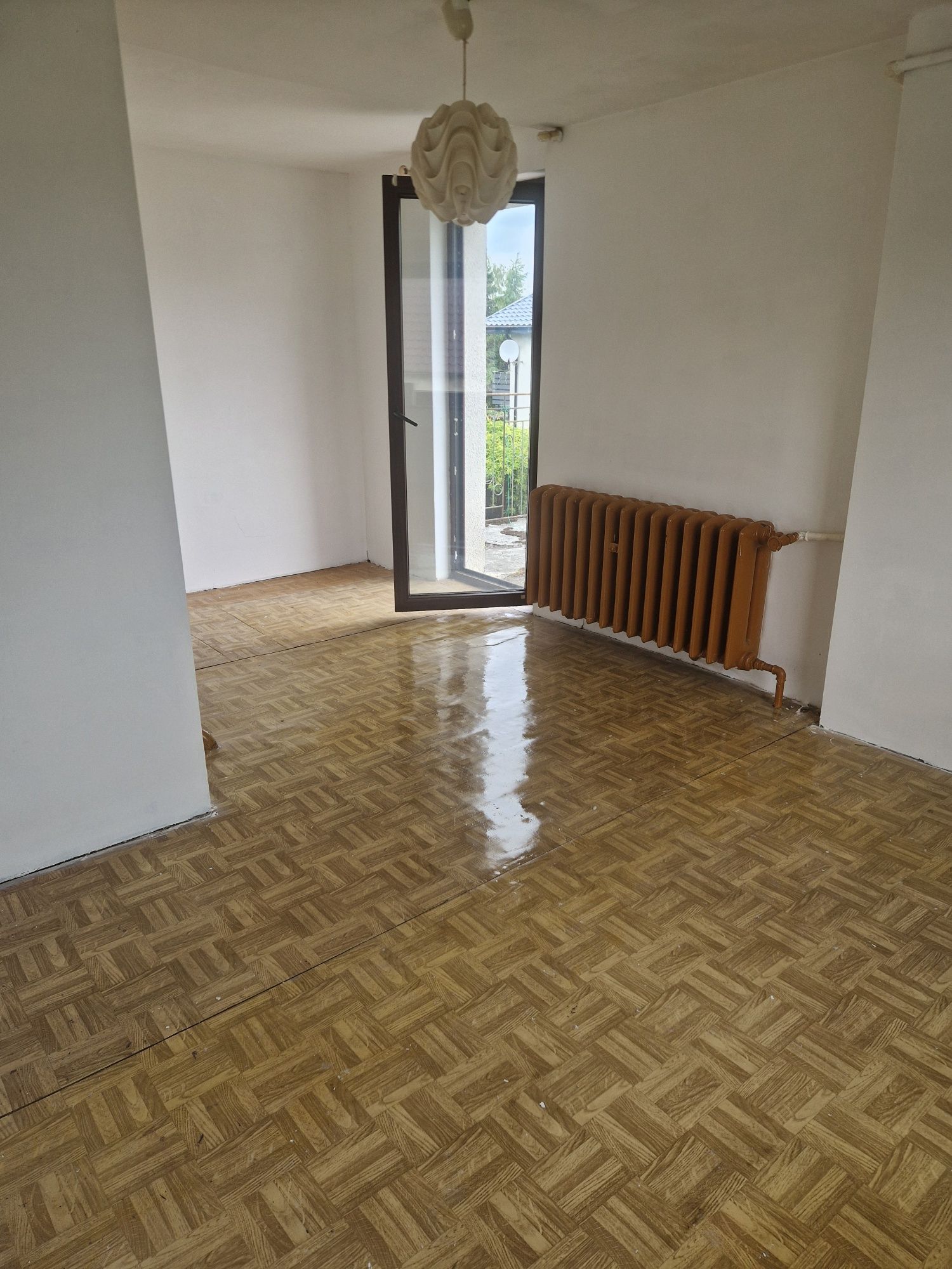 Wolnostojacy dom 114m² z dużym ogrodem 994m² na sprzedaż