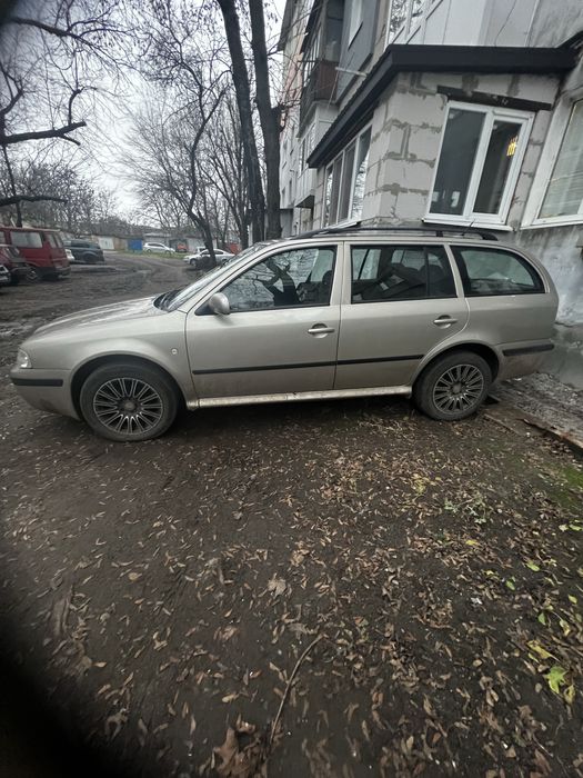 Продам машину шкода октавиа тур