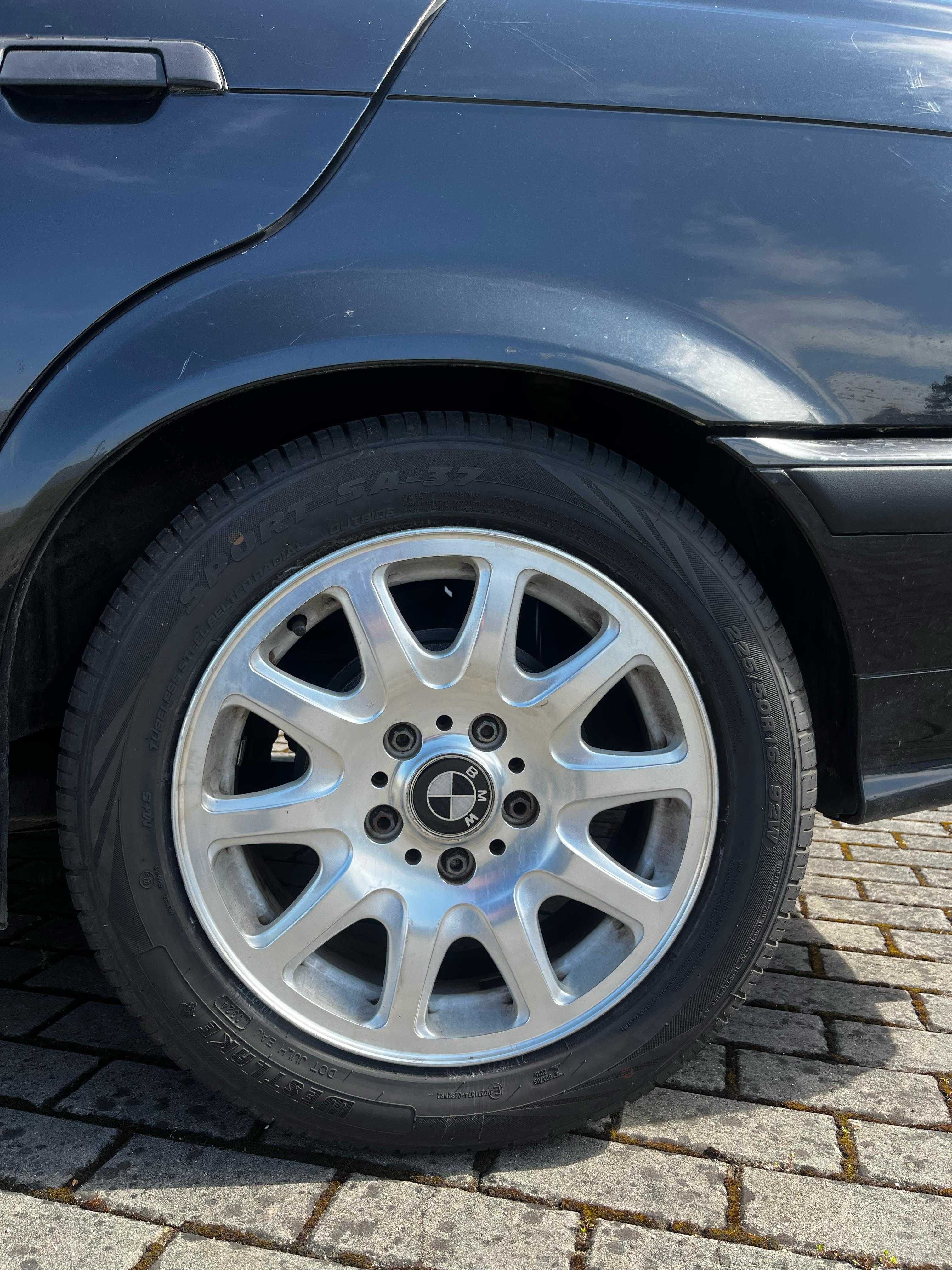 BMW 318i E36 – 1995 | 230.600 km | Preto