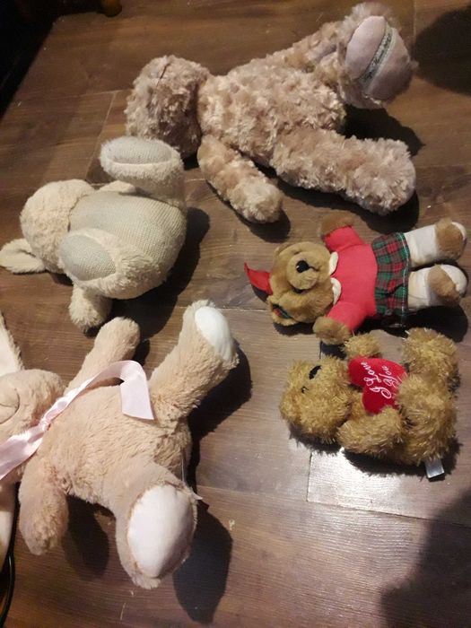 zestaw maskotek pluszaków miski i zające