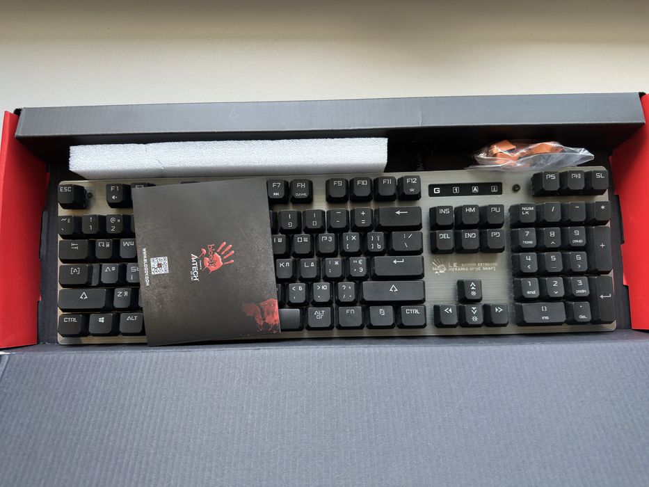 Клавіатура Bloody B760