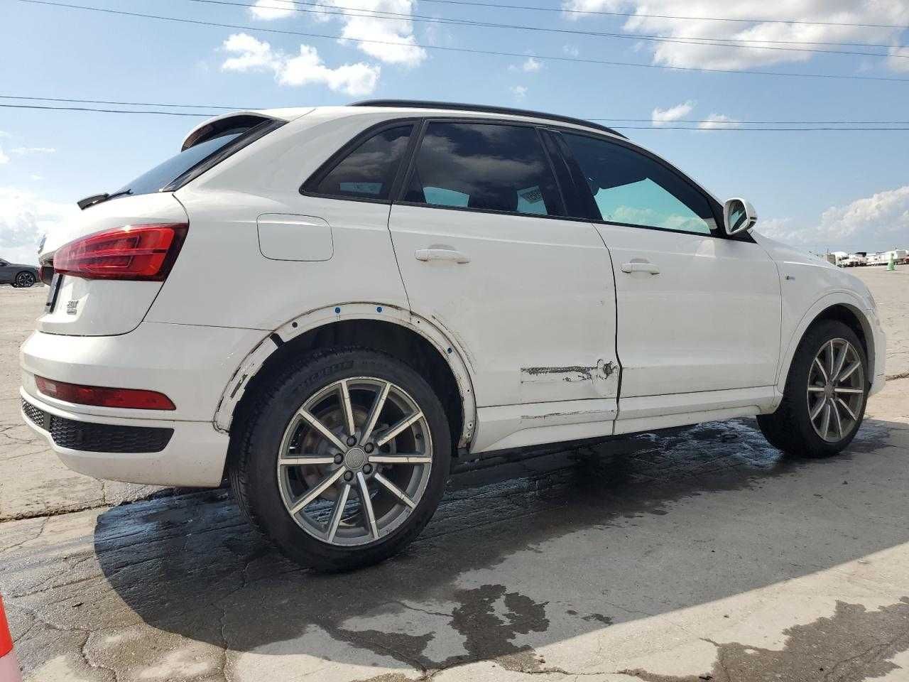 2018 року AUDI Q3 Premium Plus