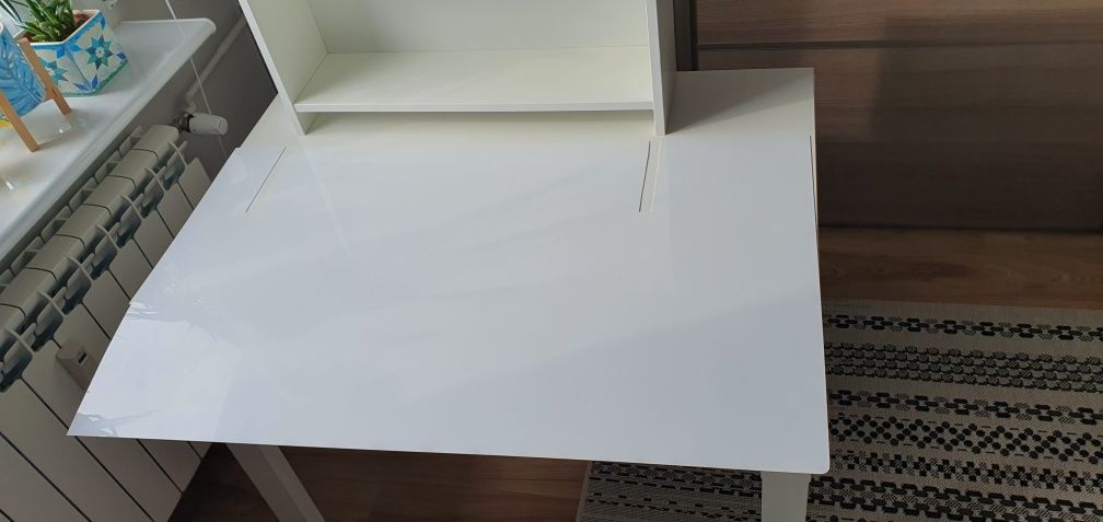 Biurko Ikea Pahl z nadstawką