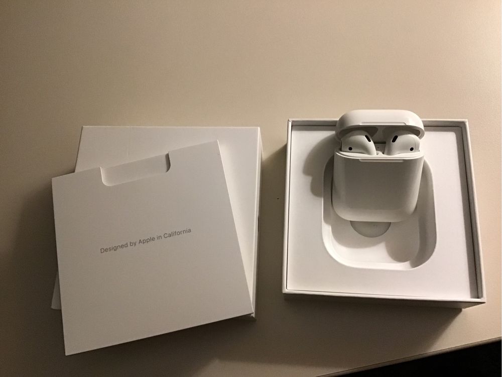 Airpods первого поколения