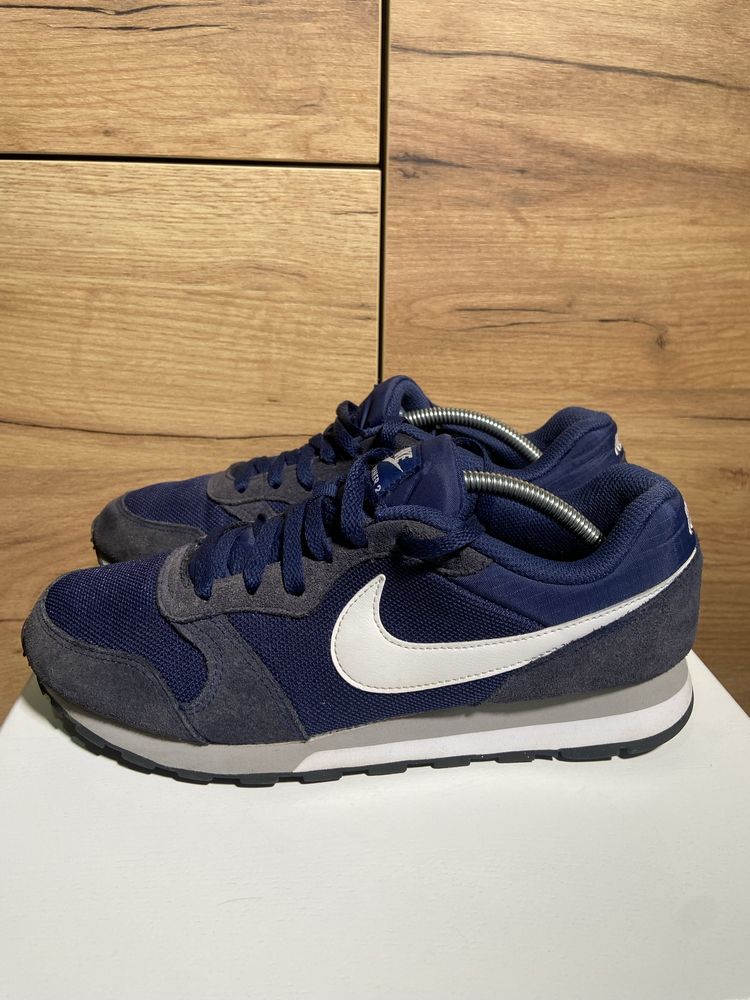 Чоловічі кросівки Nike Md Runner 2