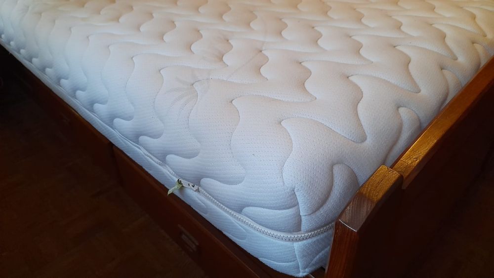 Colchão com massagem + estrado