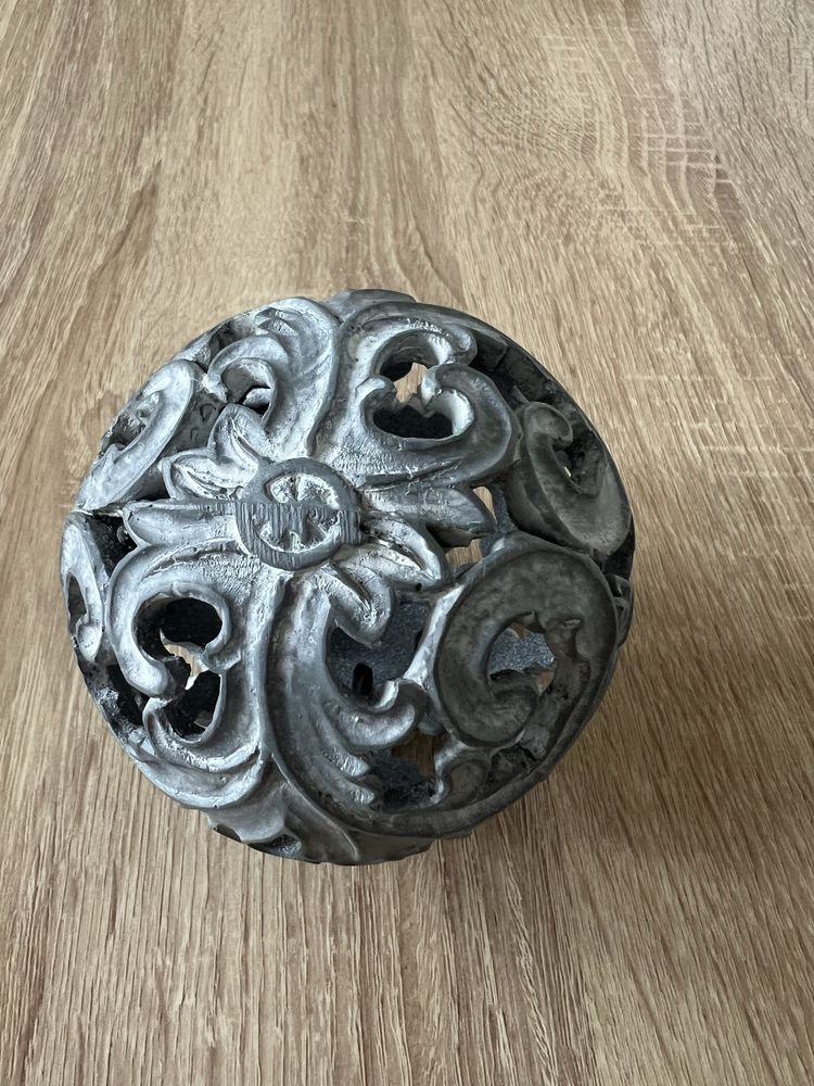 Dekoracyjna kula ażurowa w stylu vintage