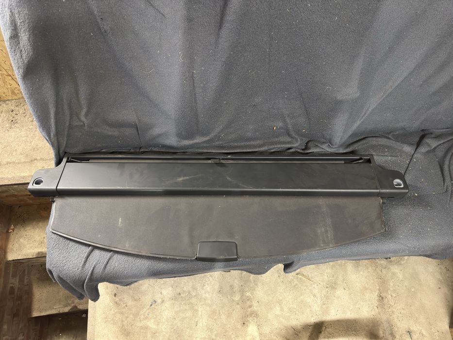 Шторка багажника Toyota Avensis T25