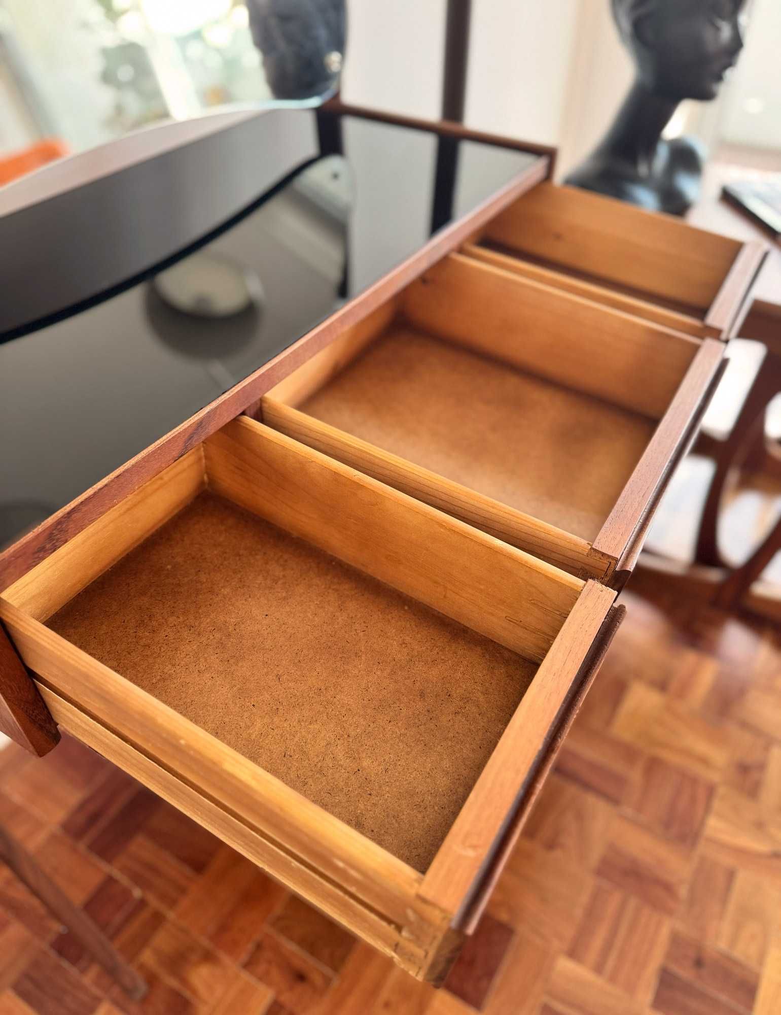 Toucador Vintage dos Anos 60 em Teca, Design de Arne Vodder