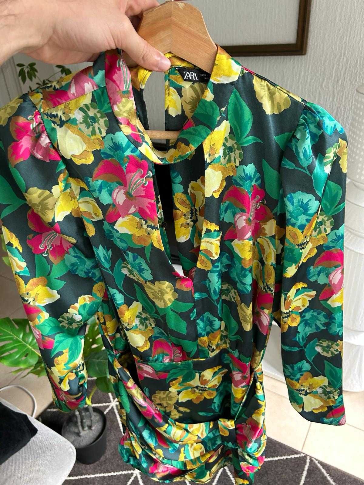 Vestido Zara
Cor Verde com flores amarelas e rosas